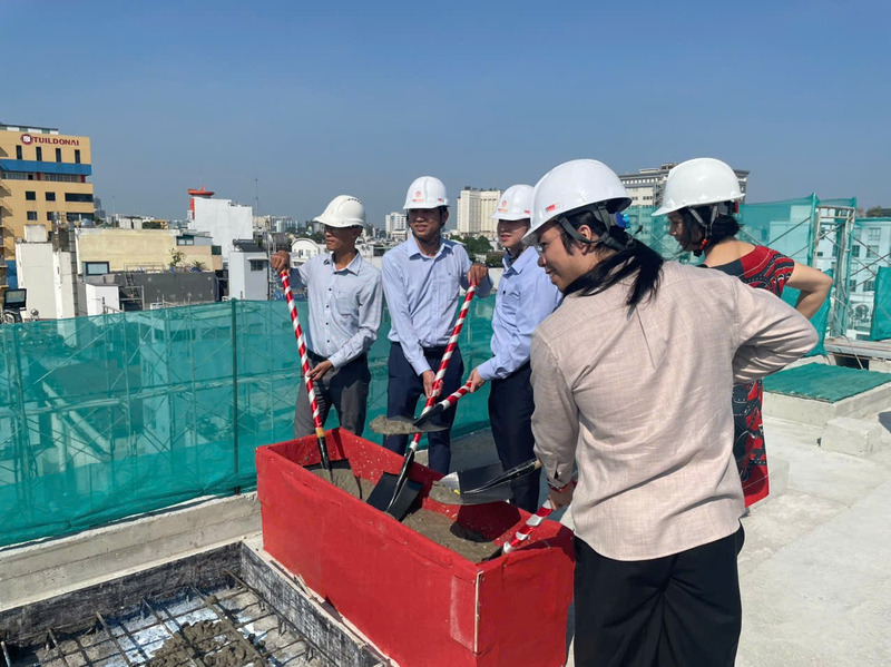 Topping out ceremony of the project "HOUSING COMBINED WITH NGUYEN THANH Y OFFICE"